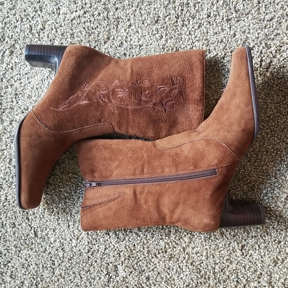 White Mountain Suede Leather Brown Boots Size 9 M EUC - Picture 1 of 8